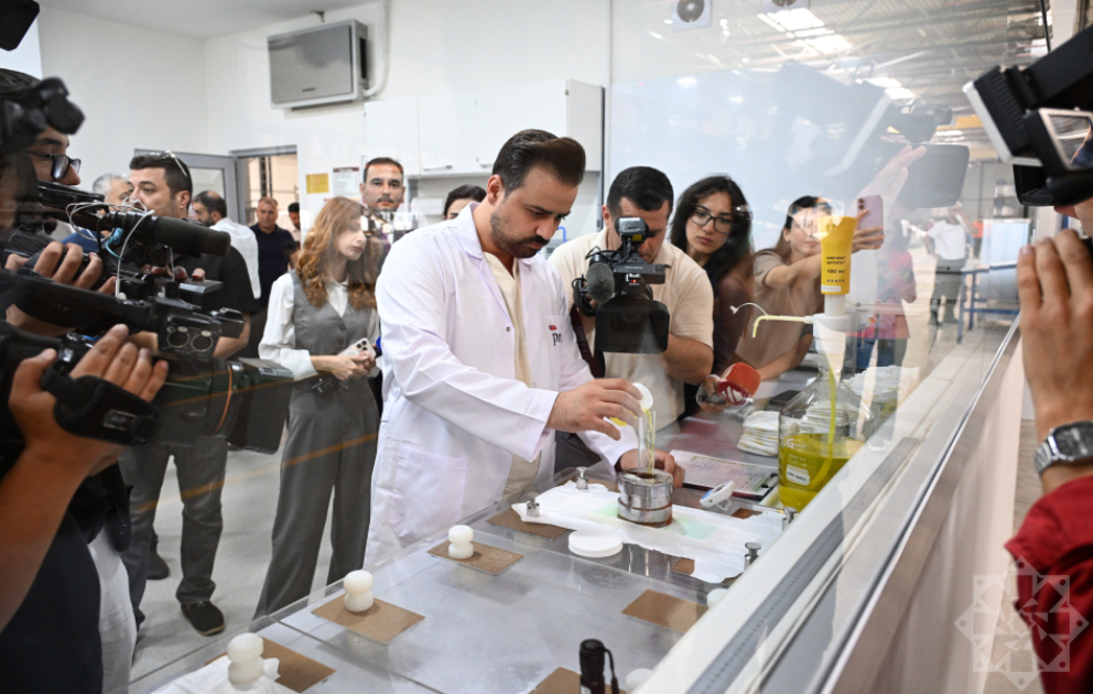 Jurnalistlər Qaradağ rayonundakı yeni kağız və gigiyenik məhsulların istehsalı müəssisəsində olublar