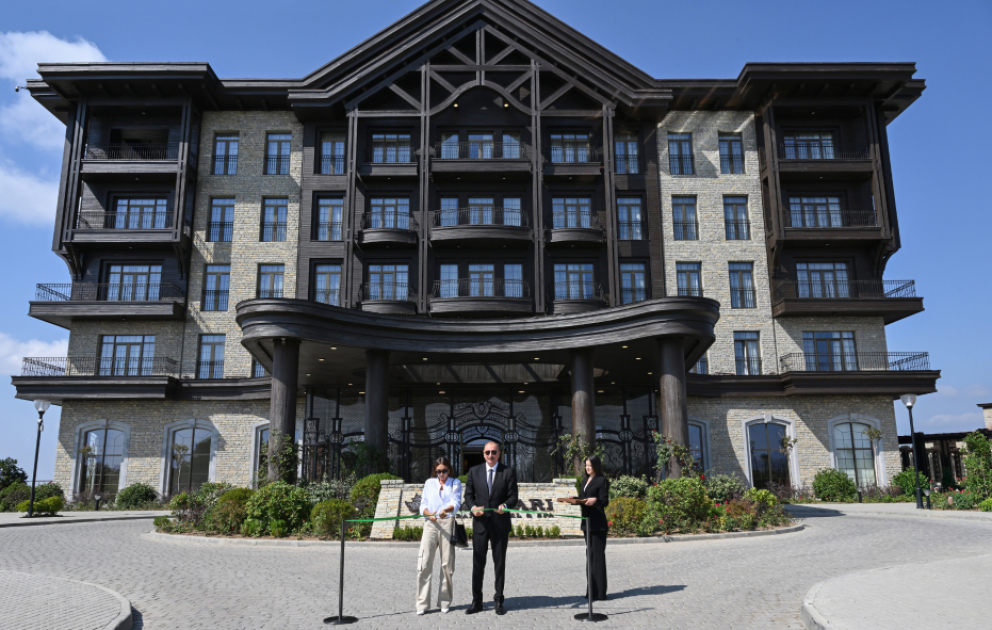 Präsident Ilham Aliyev weiht „Meysari Grand Hotel & SPA“ in Schamachi ein