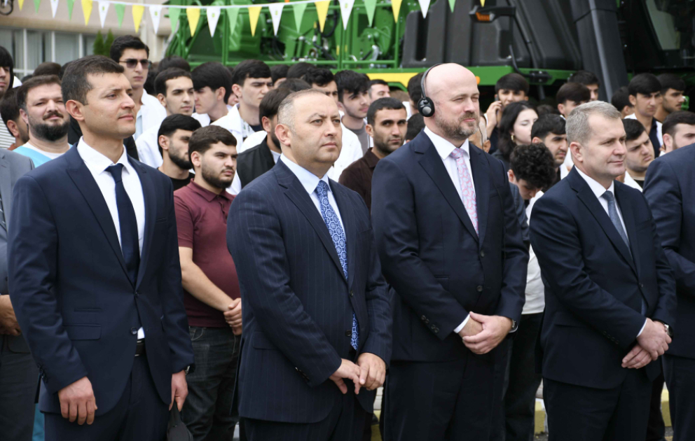 “John Deere” şirkətinin müasir kənd təsərrüfatı texnologiyaları ADAU-da təqdim olunub