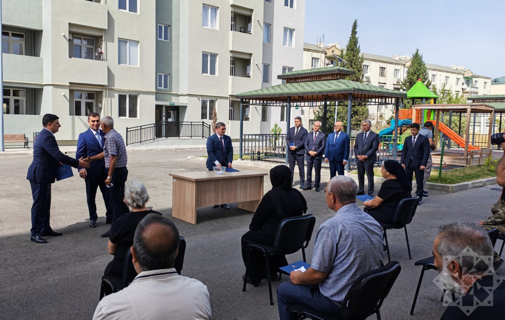 Yevlaxda şəhid ailələri və müharibə ilə əlaqədar əlilliyi olan şəxslərə mənzillər verilib