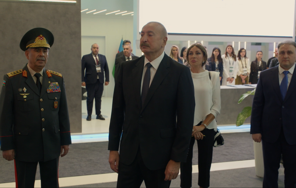 Президент Ильхам Алиев ознакомился с выставками ADEX 2026 и Securex Caspian