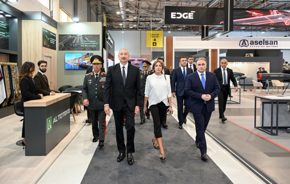 Prezident İlham Əliyev “ADEX 2026” və “Securex Caspian” sərgiləri ilə tanış olub