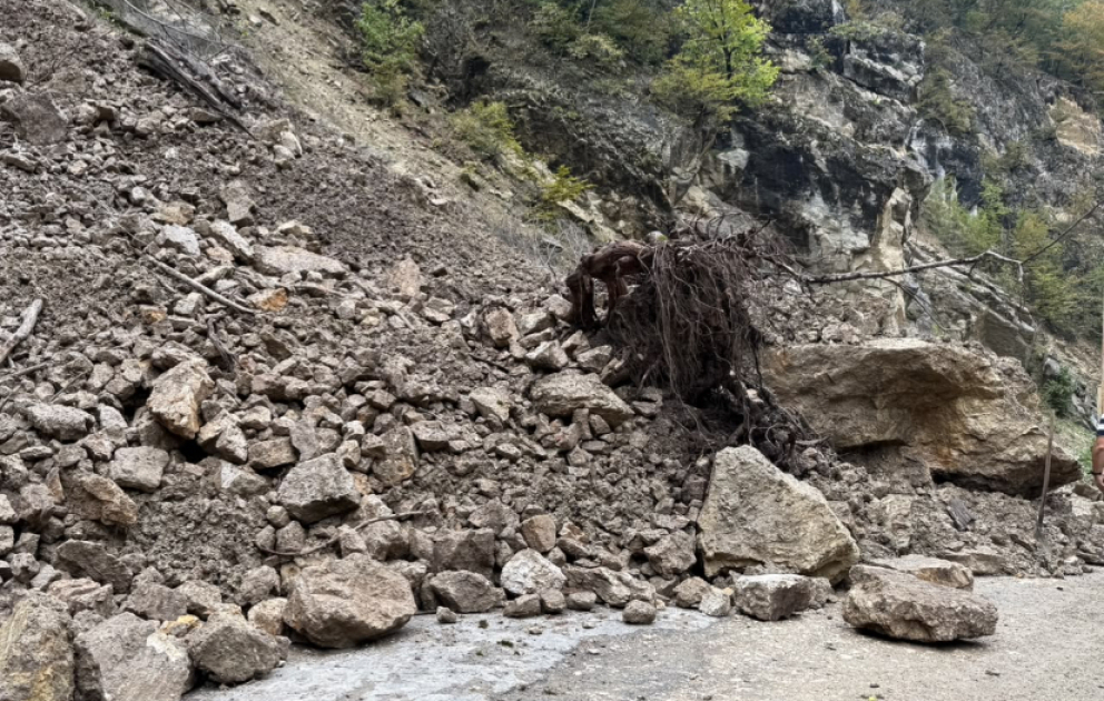 Torpaq sürüşməsinə görə bağlanan Quba-Xınalıq yolunda avtomobillərin hərəkəti qismən bərpa olunub
