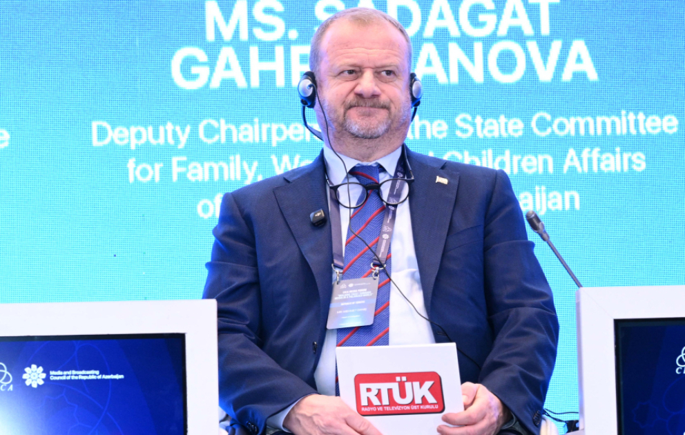 Mehmet Daniş: Etimad mühitinin yaradılmasında medianın məsuliyyəti ön plandadır