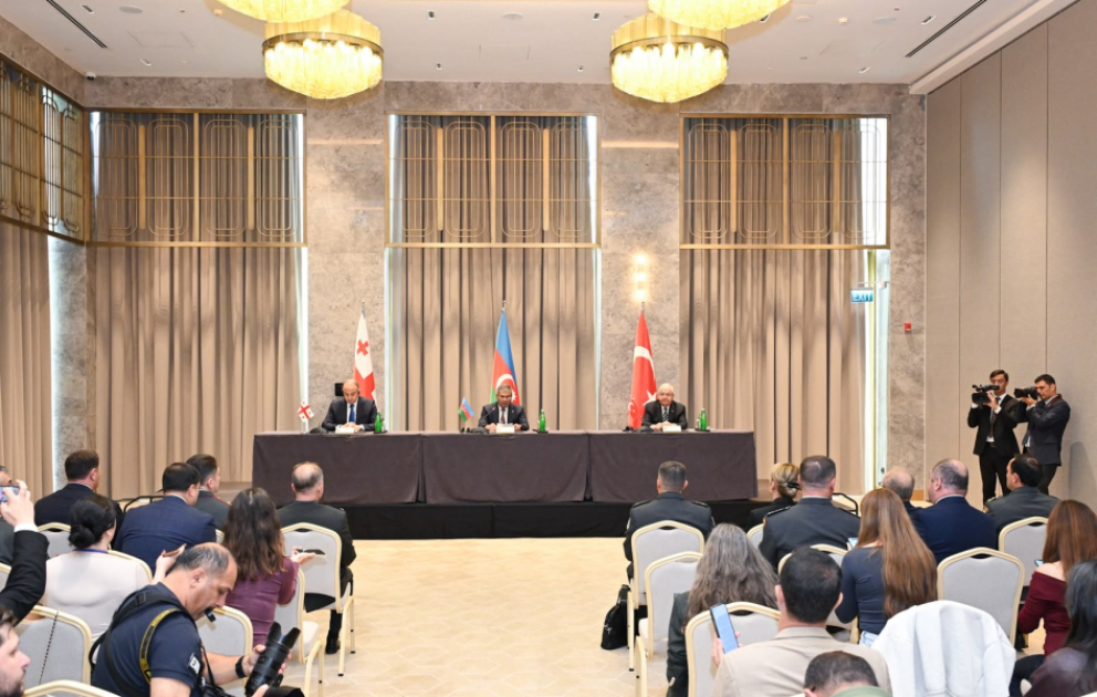 Azərbaycan, Gürcüstan və Türkiyə müdafiə nazirlərinin üçtərəfli görüşü keçirilib