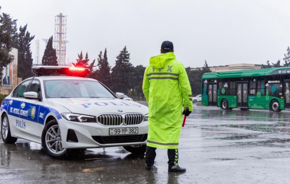 Yol polisi hava şəraiti ilə əlaqədar hərəkət iştirakçılarına müraciət edib