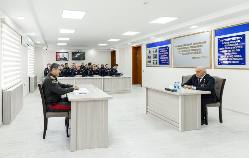 Daxili işlər naziri Şəkidə vətəndaşların müraciətlərini dinləyib və gənclərin arasından seçim edib