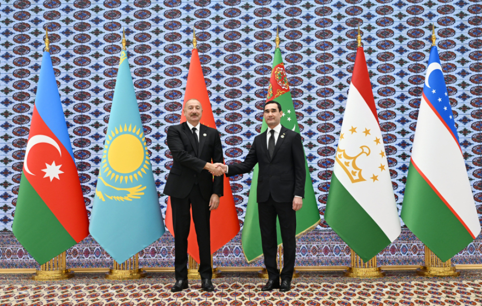 Prezident İlham Əliyev Azərbaycan və Mərkəzi Asiya Dövlət Başçılarının 8-ci Məşvərət görüşündə iştirak etmək üçün “Avaza” Kompleksinə gəldi