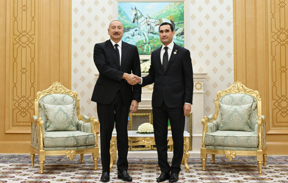 Ilham Aliyev und Serdar Berdimuhamedow treffen in Turkmenbaschi