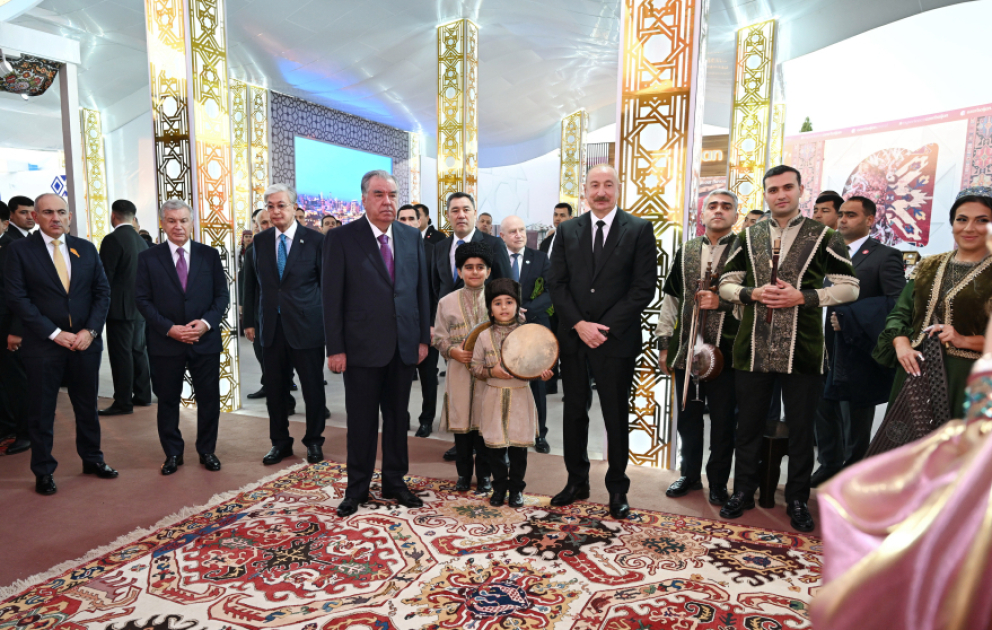 Le président Ilham Aliyev visite le Festival des cuisines nationales des pays de la CEI