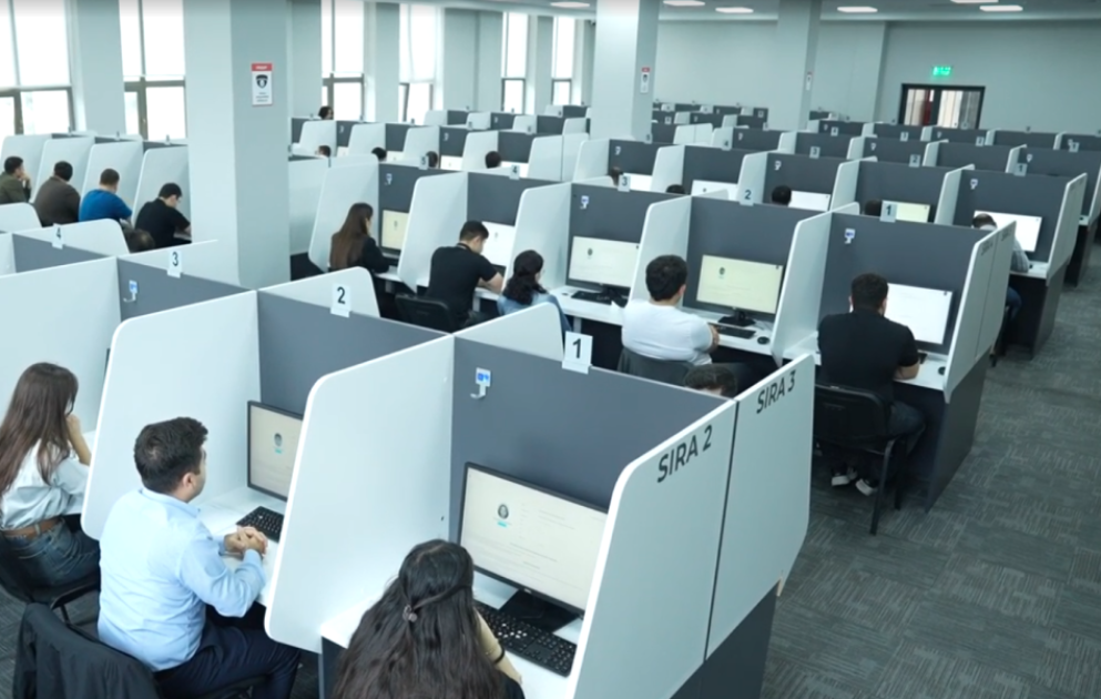 Prokurorluq orqanlarına qulluğa qəbulla bağlı elan edilmiş müsabiqənin test imtahanı keçirilib