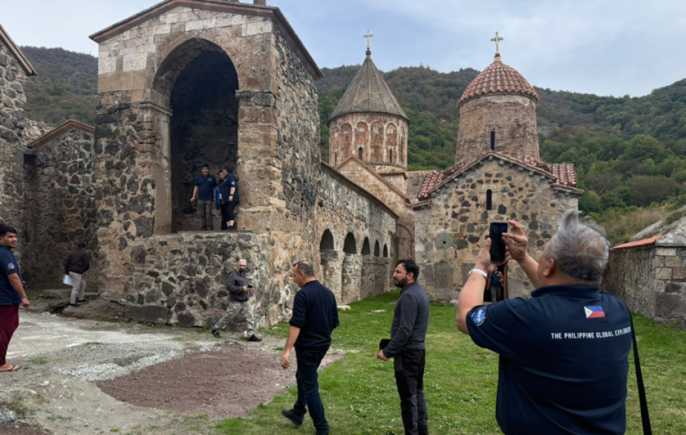 Dünya səyyahları Kəlbəcərdə Xudavəng Monastır Kompleksində olublar