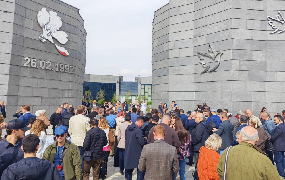 Участники международной конференции ознакомились с Мемориалом жертвам Ходжалинского геноцида