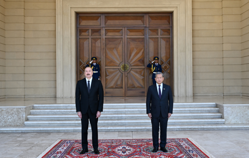 Official welcome ceremony held in Baku for Prime Minister of Cambodia