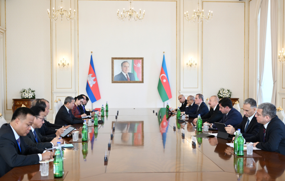 President Ilham Aliyev held expanded meeting with Prime Minister of Cambodia
