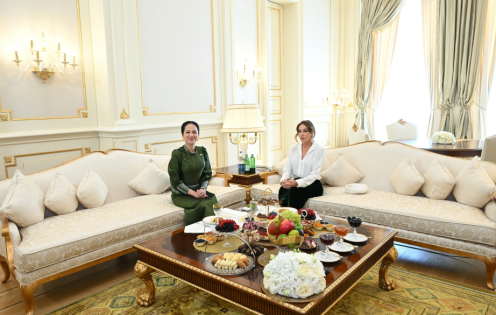 Les premières dames d’Azerbaïdjan et du Cambodge se rencontrent à Bakou