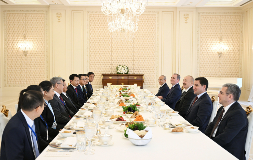 Prezident İlham Əliyevin adından Laos Prezidentinin şərəfinə rəsmi nahar verilib