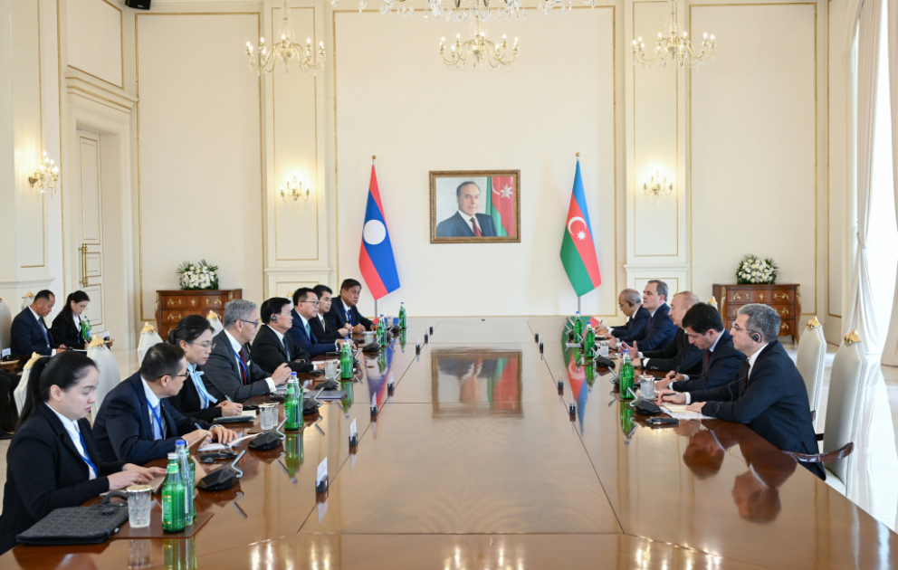 Entretien en format élargi des présidents azerbaïdjanais et laotien