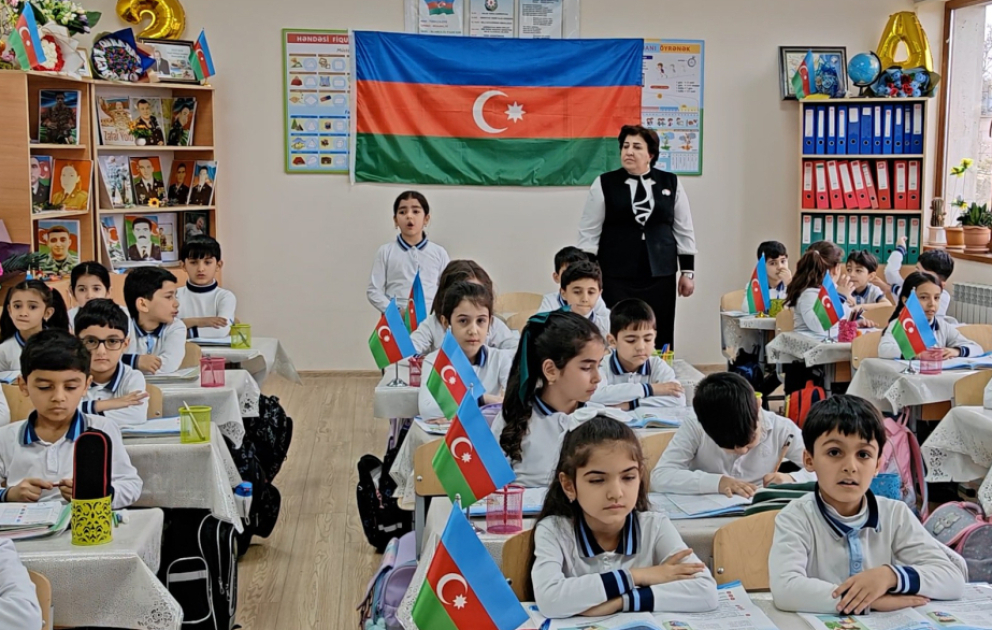 Azərbaycanda vahid məktəbli geyimi
