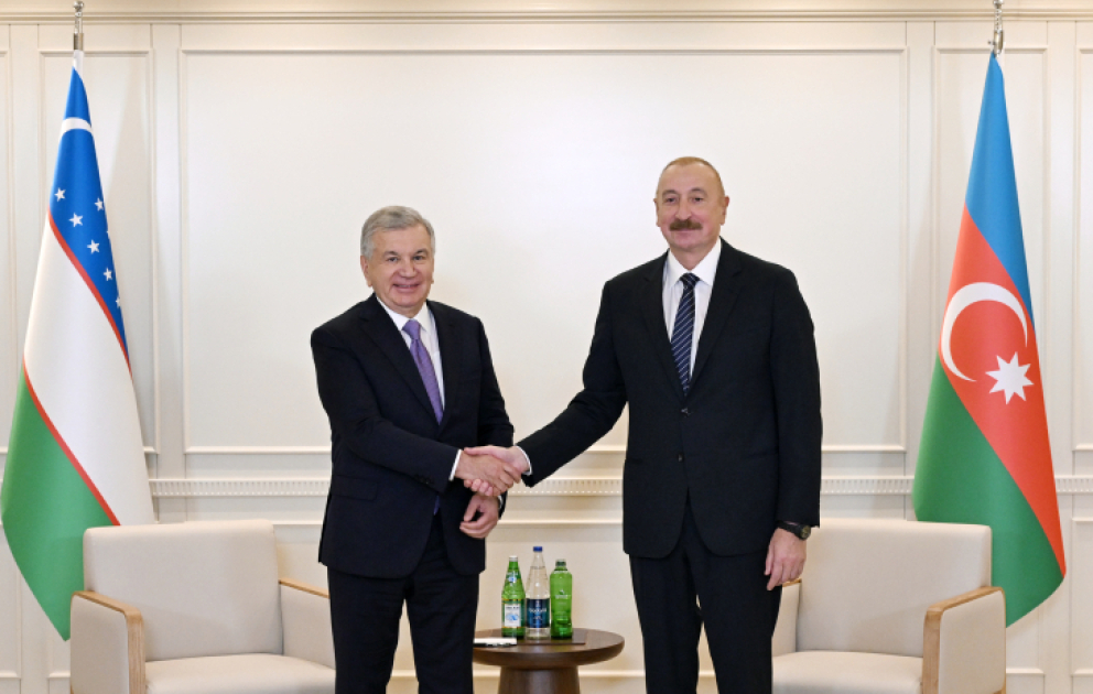 Präsident Ilham Aliyev trifft Präsident Usbekistans