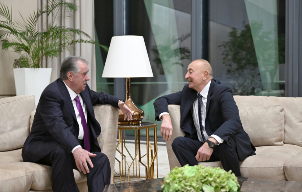 Präsident Ilham Aliyev trifft Präsident Tadschikistans