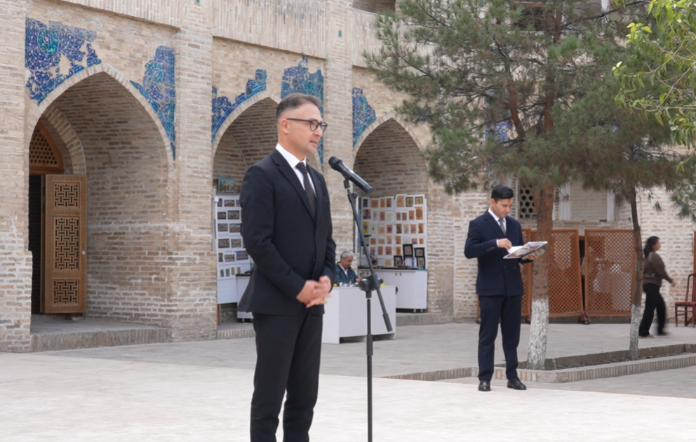 Buxarada qardaşlıq nəğmələri: İki ölkə sənətçilərindən möhtəşəm konsert