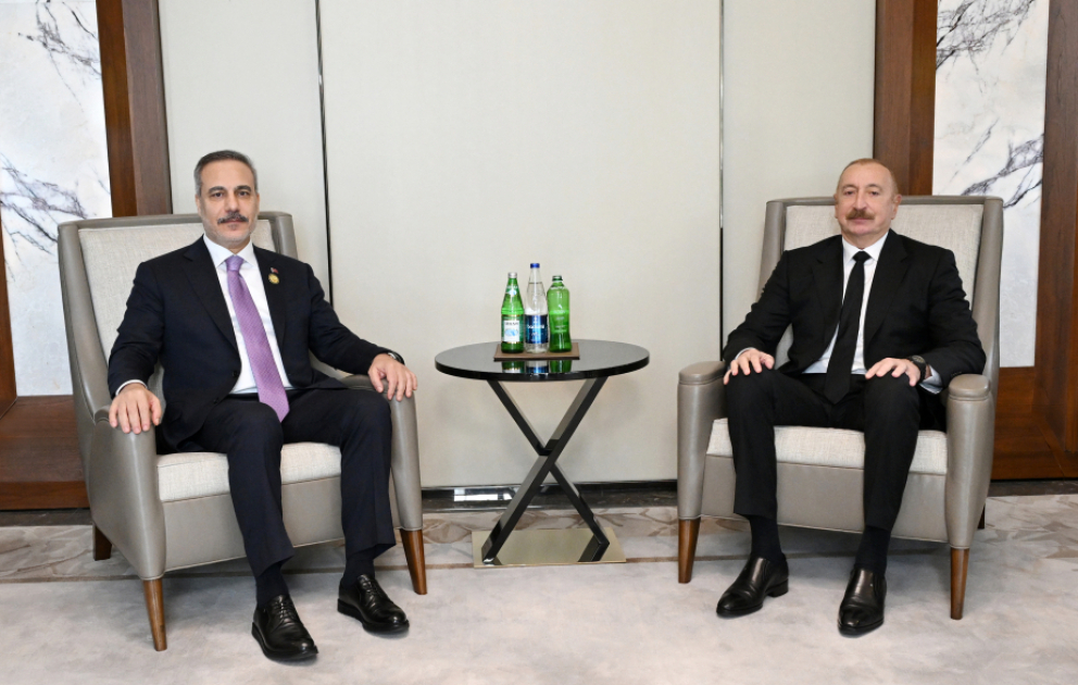 Prezident İlham Əliyev Türkiyənin xarici işlər nazirini qəbul edib