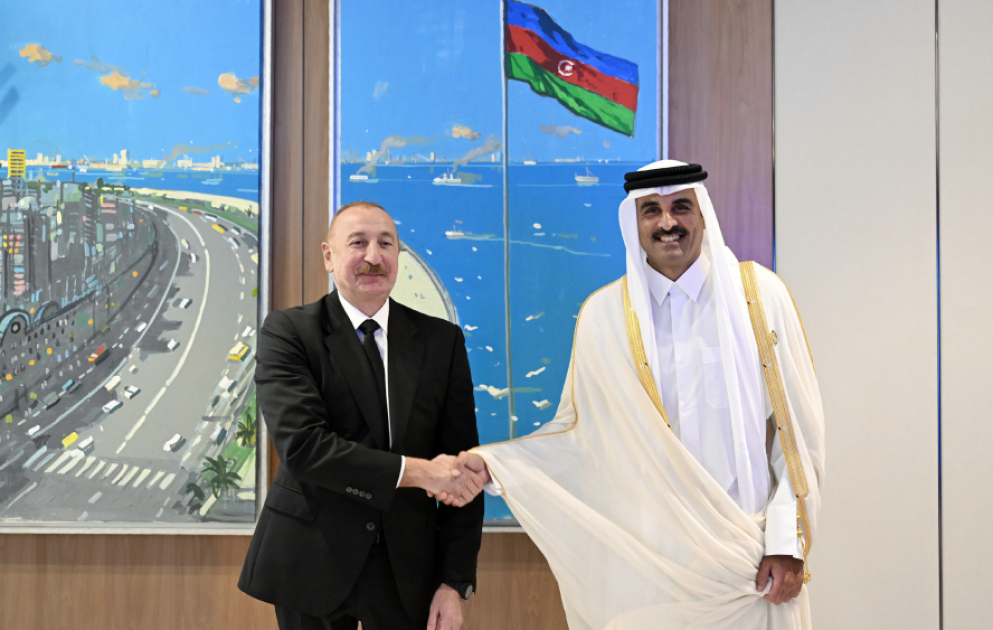 Präsident Ilham Aliyev trifft mit dem Emir von Katar zusammen