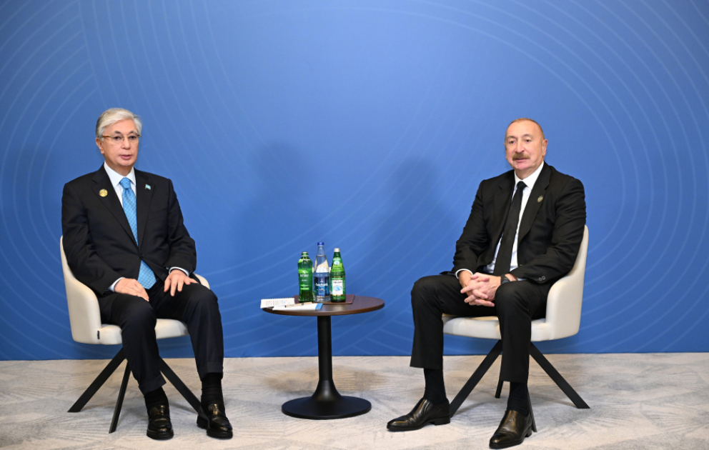 Präsidenten Aserbaidschans und Kasachstans treffen sich in Baku und weihen Transkaspisches Glasfaserkabel ein