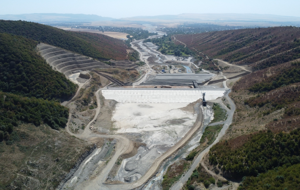 Yengicə su anbarının tikintisi davam edir