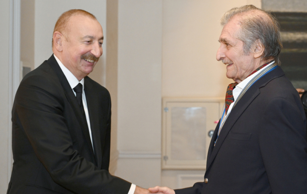 Präsident Ilham Aliyev, First Lady Mehriban Aliyeva und Familienangehörige besuchen Retrospektivausstellung „Mein Abscheron und mehr“